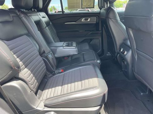 Used 2025 Ford Explorer ST-Line w/ ST-Line Street Pack AWD/4WD image 10