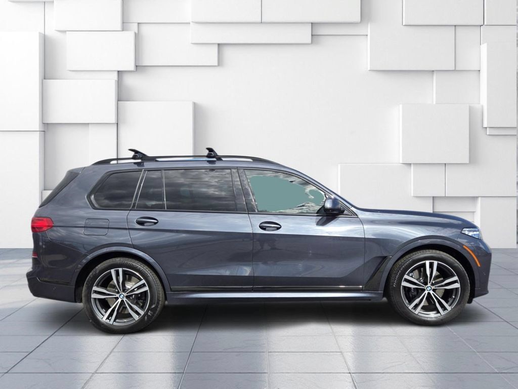 Used 2021 BMW X7 M50i w/ Dynamic Handling Package AWD/4WD image 4