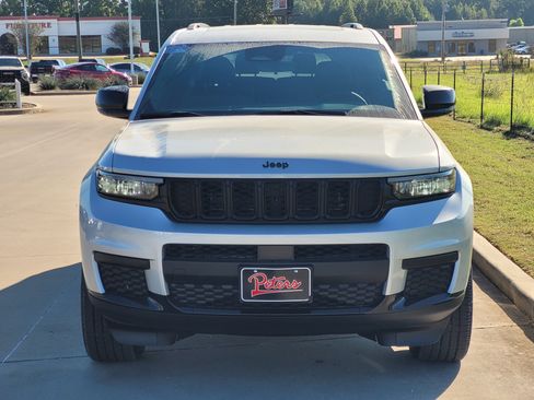 New 2025 Jeep Grand Cherokee L Altitude image 2