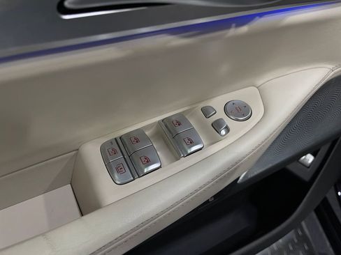 Used 2021 BMW 750i xDrive w/ Executive Package image 17