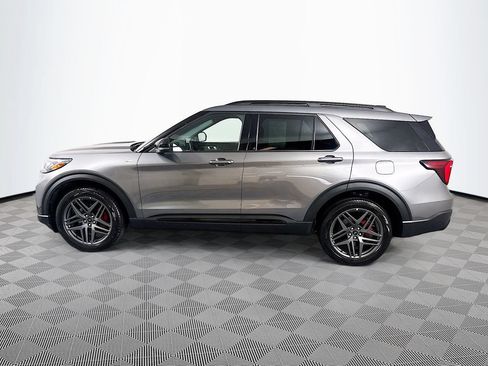 Used 2025 Ford Explorer ST-Line w/ ST-Line Street Pack AWD/4WD image 4