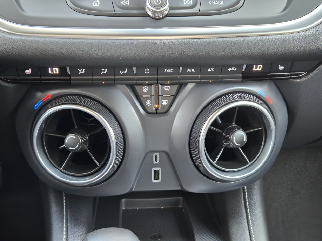 Used 2024 Chevrolet Blazer LT w/ Convenience Package FWD image 17