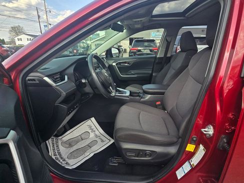 Used 2019 Toyota RAV4 XLE w/ Convenience Package image 13