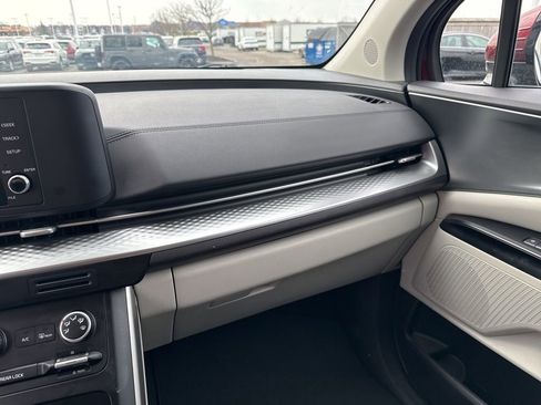 Used 2024 Kia Carnival LX image 24