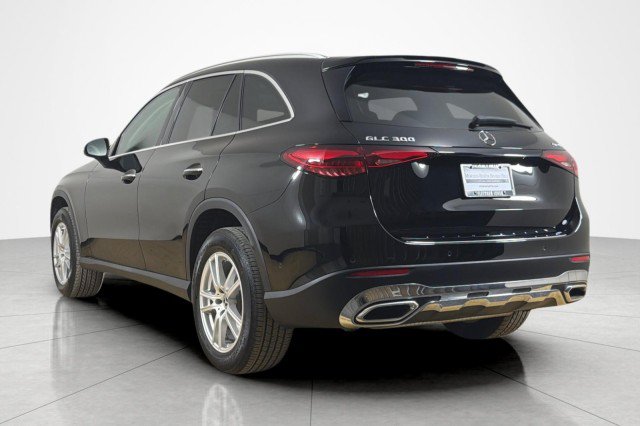 Used 2023 Mercedes-Benz GLC 300 4MATIC image 3