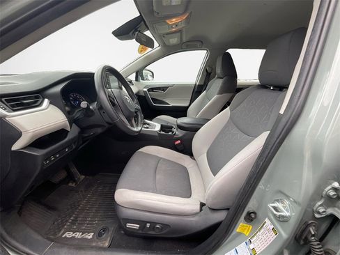 Used 2021 Toyota RAV4 XLE image 12