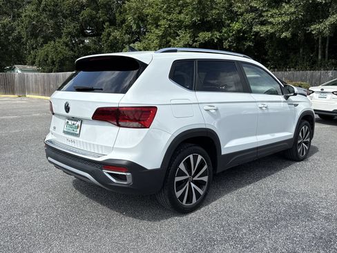 Used 2023 Volkswagen Taos SE FWD image 5