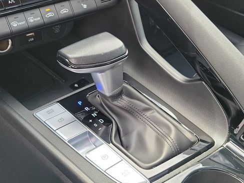 Used 2025 Hyundai Elantra Limited FWD image 33