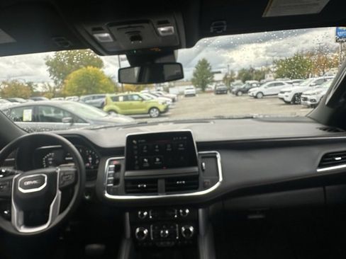 Used 2024 GMC Yukon SLT image 16