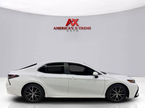 Used 2021 Toyota Camry SE FWD image 8