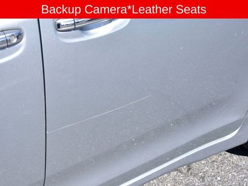 Used 2020 Toyota Sienna XLE w/ XLE Navigation Package image 3