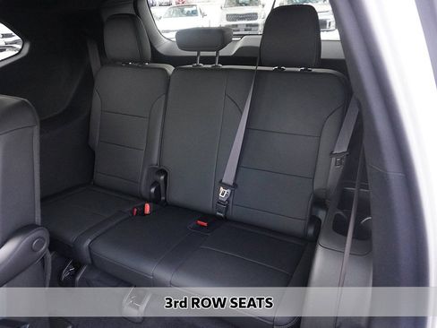 Used 2025 Buick Enclave Preferred w/ Power Package image 10