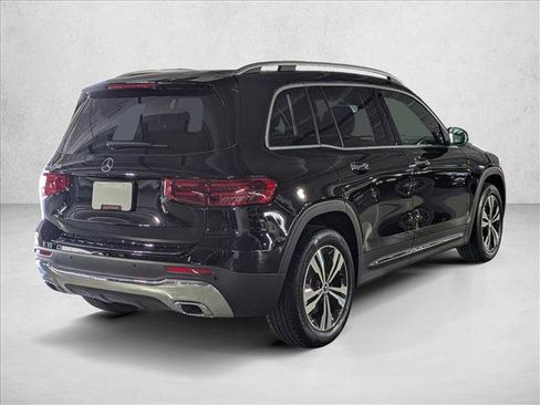 Used 2025 Mercedes-Benz GLB 250 image 4