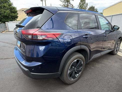 Used 2024 Nissan Rogue SV AWD/4WD image 2