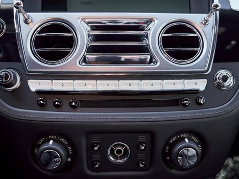 Used 2015 Rolls-Royce Wraith image 62