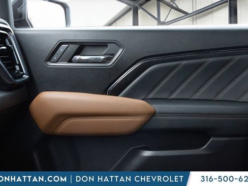 Used 2023 GMC Canyon AT4 w/ AT4 Premium Package AWD/4WD image 14
