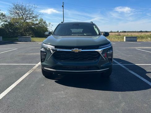 New 2025 Chevrolet Trax LT w/ LT Convenience Package image 2