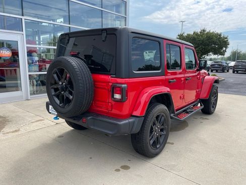 Used 2024 Jeep Wrangler Unlimited w/ Convenience Group AWD/4WD image 5