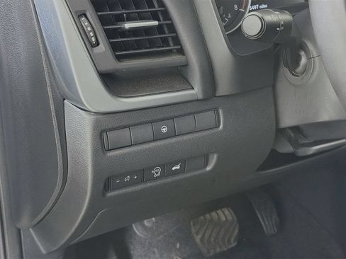 Used 2025 Nissan Rogue SV FWD image 13