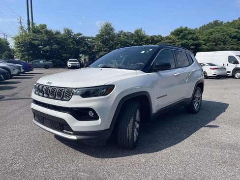 Used 2025 Jeep Compass Limited AWD/4WD image 7