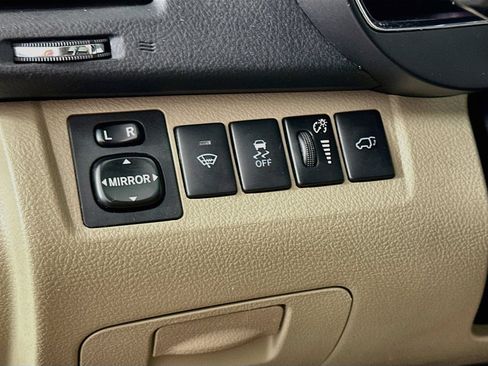 Used 2011 Toyota Highlander SE w/ Tow Pkg AWD/4WD image 10
