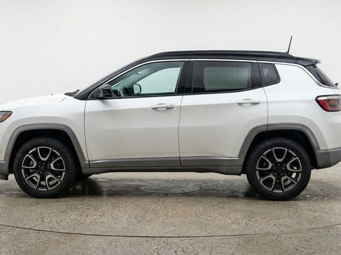 Used 2025 Jeep Compass Trailhawk AWD/4WD image 5