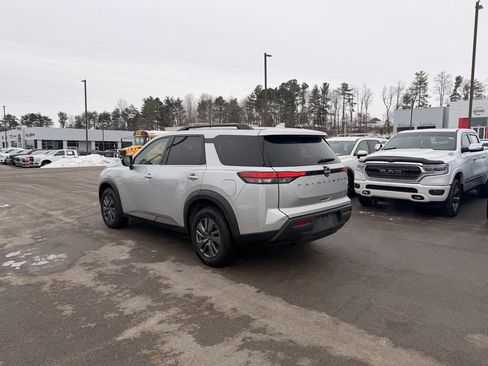 Certified 2025 Nissan Pathfinder SV image 5