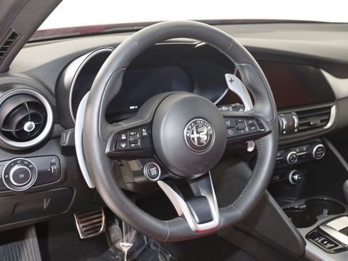 Used 2024 Alfa Romeo Giulia Veloce image 6