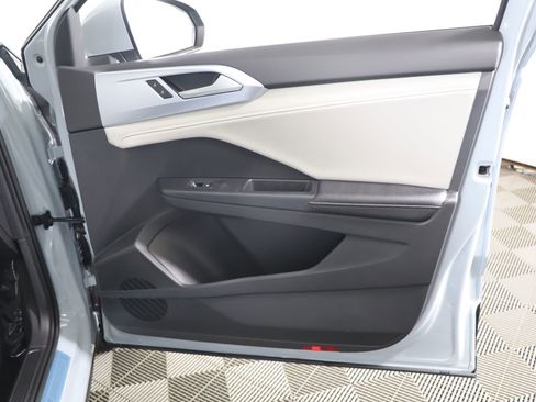 Used 2025 Volkswagen Taos SE image 47