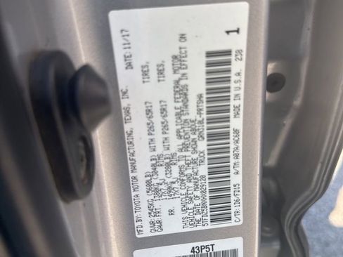 Used 2017 Toyota Tacoma TRD Sport w/ Premium & Technology Package image 9