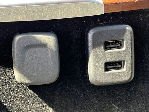 Used 2018 Cadillac Escalade Luxury image 30