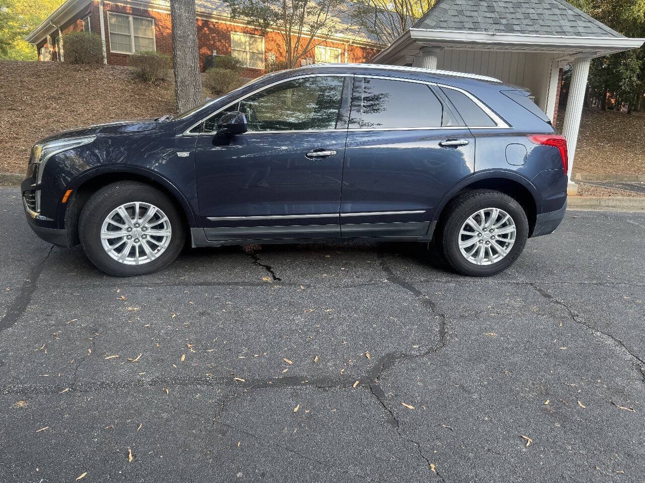 Used 2018 Cadillac XT5 FWD image 3