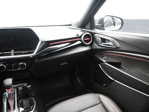 Used 2025 Chevrolet Trax RS w/ Sunroof Package FWD image 14