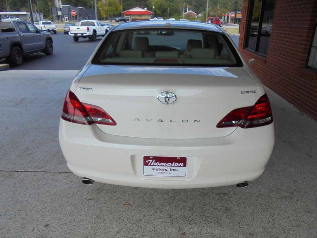 Used 2009 Toyota Avalon Limited FWD image 4
