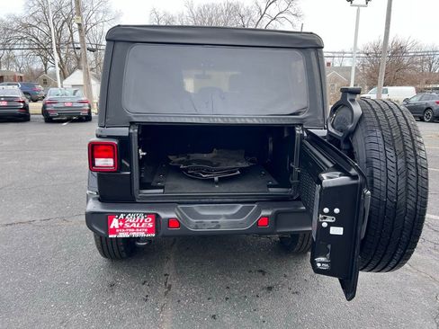 Used 2023 Jeep Wrangler Sahara w/ Cold Weather Group image 10