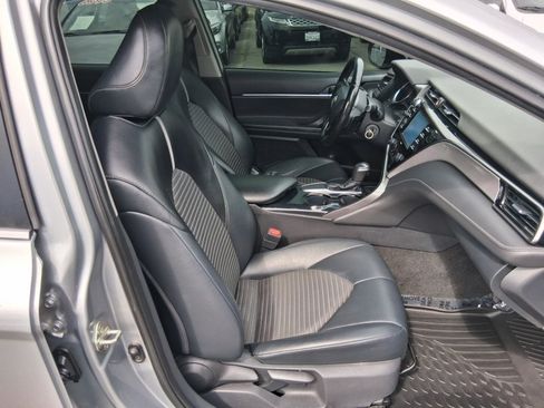Used 2020 Toyota Camry SE FWD image 9