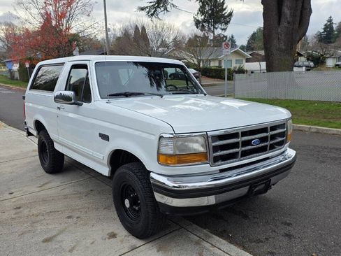 Used 1993 Ford Bronco XLT image 3