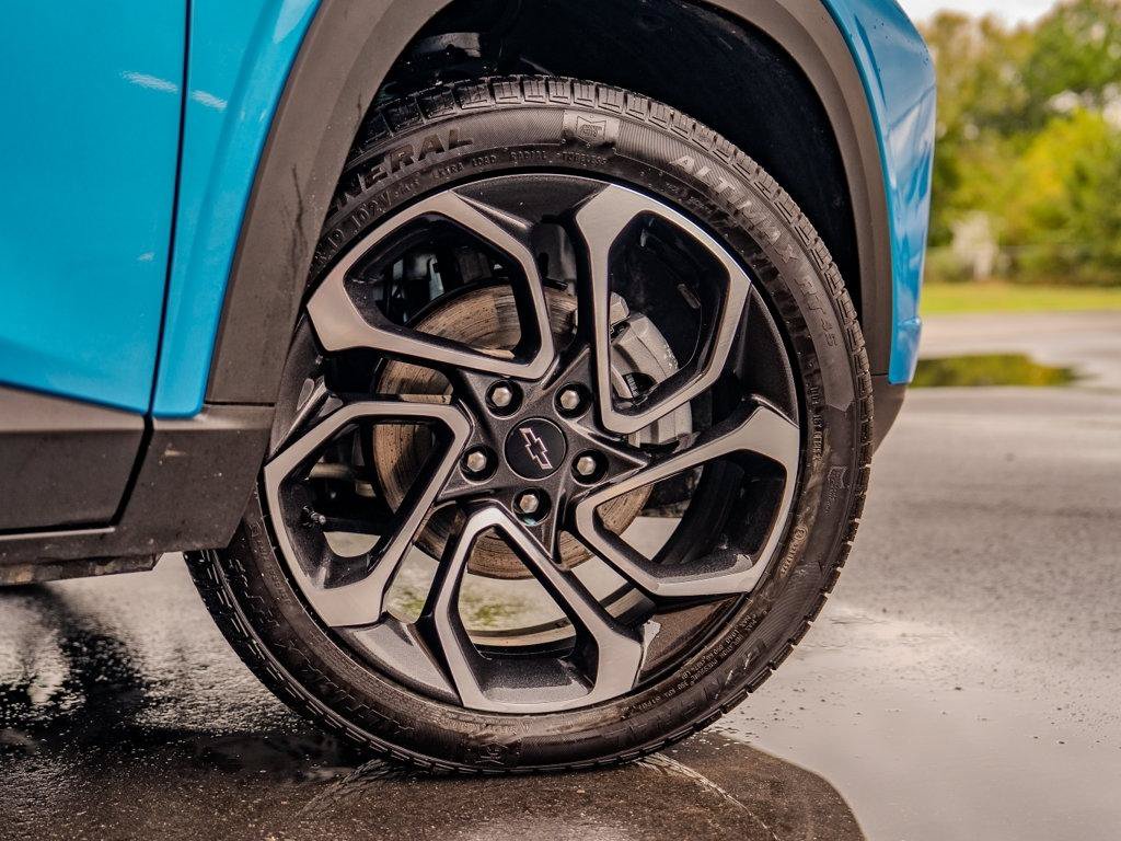 Used 2025 Chevrolet Trax RS w/ Sunroof Package FWD image 9