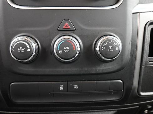 Used 2022 RAM 1500 Classic SLT image 4