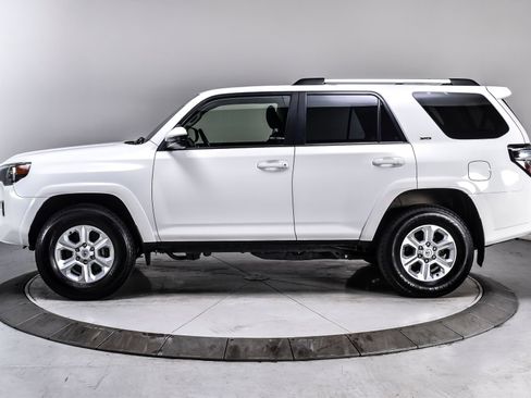 Used 2024 Toyota 4Runner SR5 AWD/4WD image 3