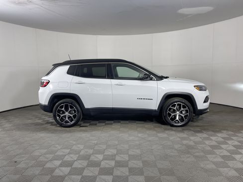 Used 2024 Jeep Compass Limited image 5