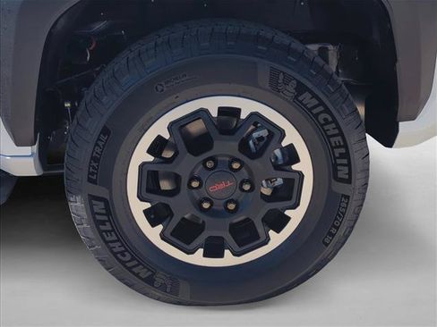 Certified 2025 Toyota 4Runner TRD Off-Road AWD/4WD image 28