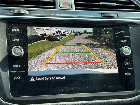 Used 2022 Volkswagen Tiguan SE FWD image 13