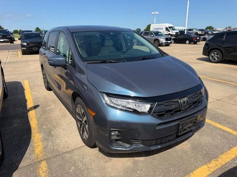 Used 2025 Honda Odyssey EX-L image 2