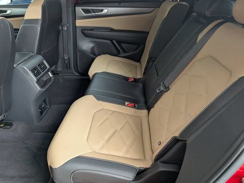 Used 2024 Volkswagen Atlas Cross Sport SE w/ Panoramic Sunroof Package FWD image 25