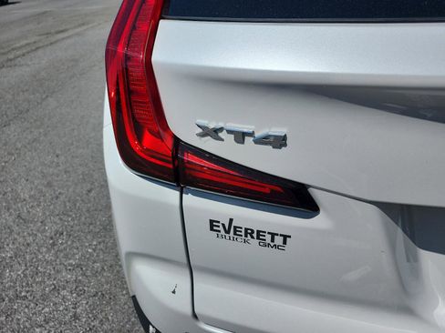 Used 2021 Cadillac XT4 Premium Luxury image 4