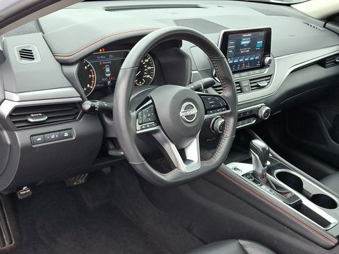 Used 2024 Nissan Altima 2.5 SR FWD image 17
