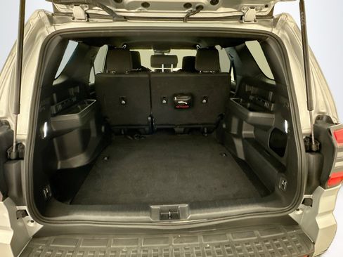 Used 2025 Toyota 4Runner SR5 AWD/4WD image 30