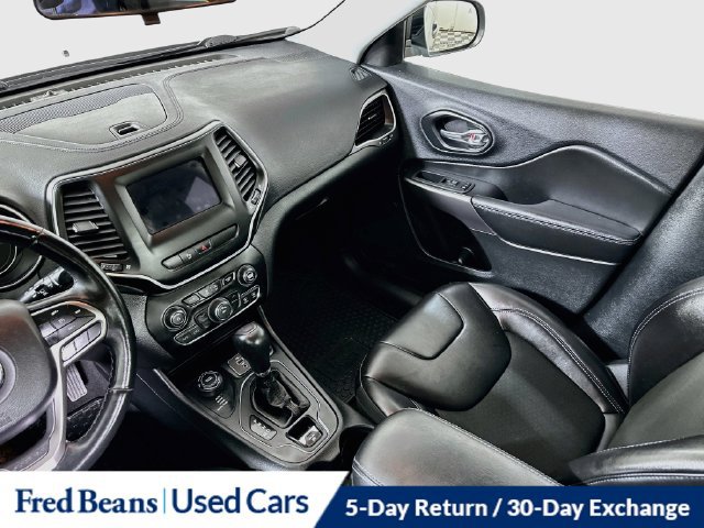 Used 2020 Jeep Cherokee Latitude Plus w/ Cold Weather Group AWD/4WD image 29