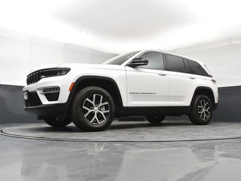 Used 2024 Jeep Grand Cherokee Limited AWD/4WD image 21
